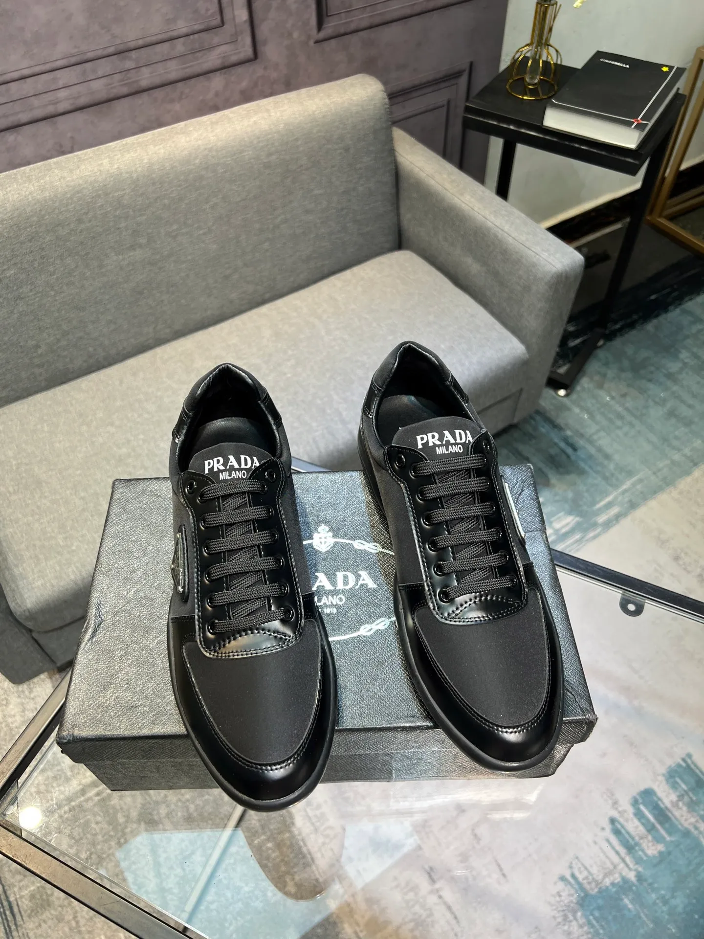 Men's men's shoes 💰440 [PRADA—Prada] 2025 latest model 🙈original replica! 👟👟👟Available here. The workmanship is top-notch. The upper is made of Italian 🇮🇹Imported calfskin. ❗️Breathable genuine leather lining @Suitable for travel. The original version has an enlarged engraved sole, making it suitable for all kinds of travels, showing low-key luxury. Size: 38-44 yards
